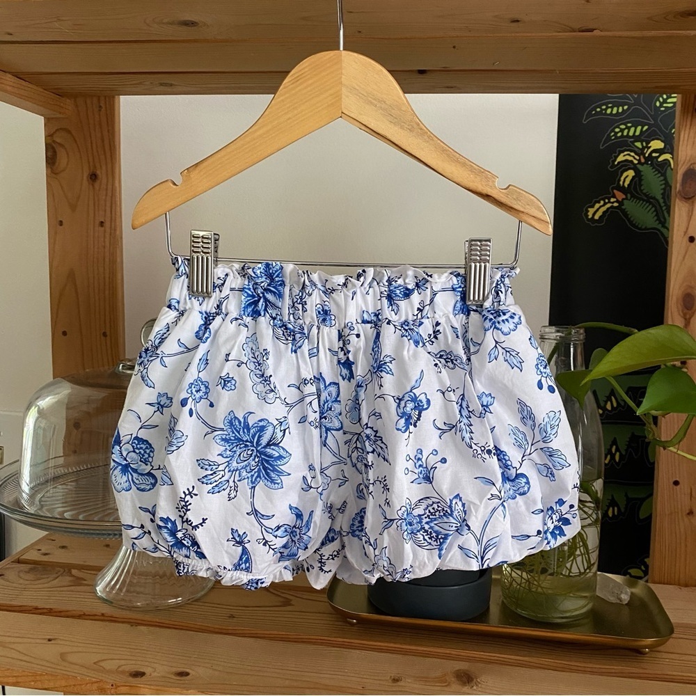 Janie and Jack Blue White Capri Island Floral Bubble Hem Shorts 3t - Picture 3 of 12